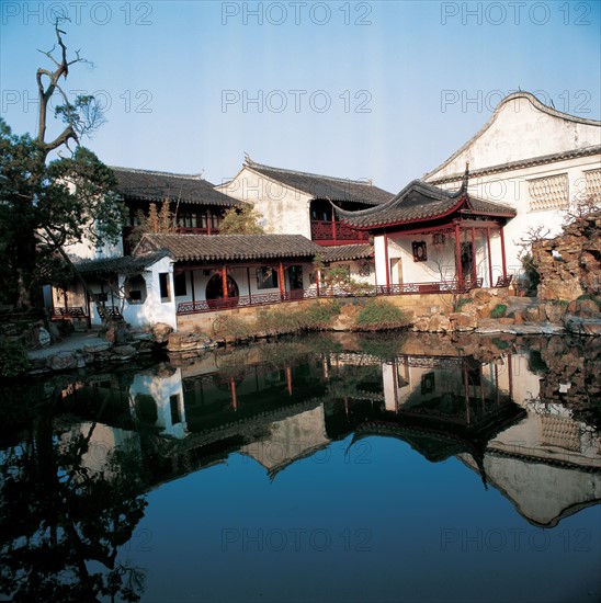 Habitations au bord d'un étang, Chine