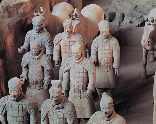 Guerriers et chevaux en terre cuite, Chine