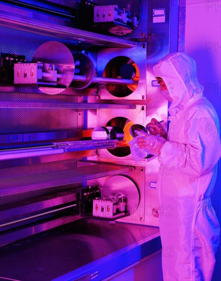 An engineer working at a certain integrated circuit production line in China