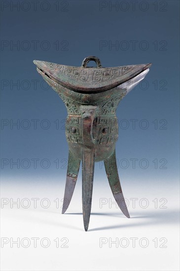 Bronze wine vessel with cover from West Zhou Dynasty of ancient China