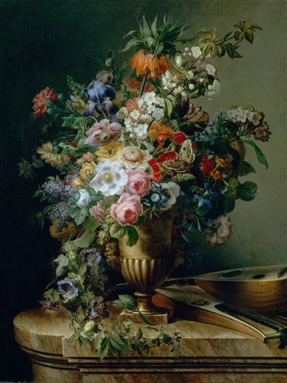 Lacoma Sans, Vase sur table carrée avec instruments de musique