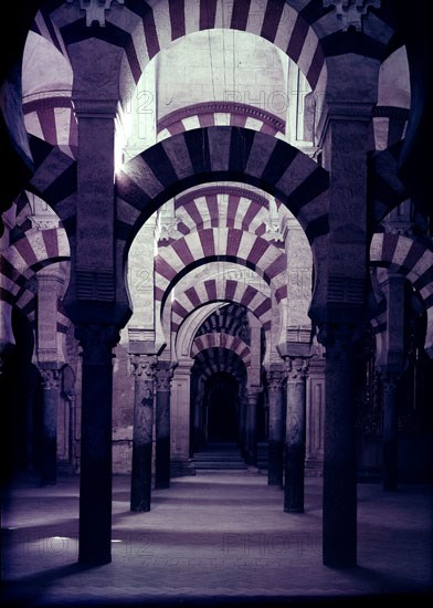 Inérieur de la Mosquée de Cordoue élargie par Abderraman Ier