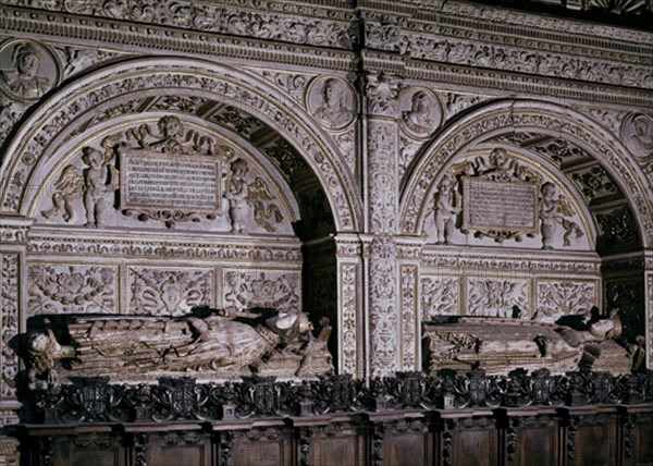 CAPILLA DE LOS REYES NUEVOS - SEPULCROS DE ENRIQUE II DE CASTILLA (1333/1379)  Y SU ESPOSA DOÑA JUAN
TOLEDO, CATEDRAL
TOLEDO