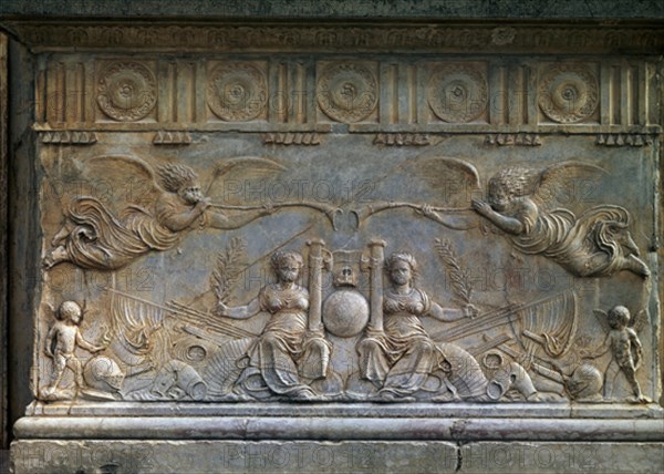 OREA JUAN DE
RELIEVE EN LA FACHADA OCCIDENTAL- TORRES DE HERCULES - PLUS ULTRA
GRANADA, PALACIO CARLOS V
GRANADA