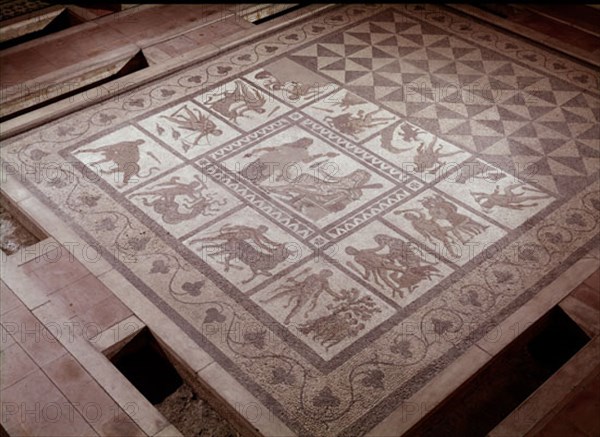 MOSAICO ROMANO-LOS DOCE TRABAJOS DE HERCULES
MADRID, MUSEO ARQUEOLOGICO NACIONAL
MADRID