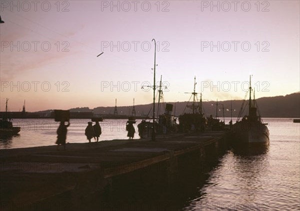 PUESTA DE SOL EN EL PUERTO
MARIN, EXTERIOR
PONTEVEDRA