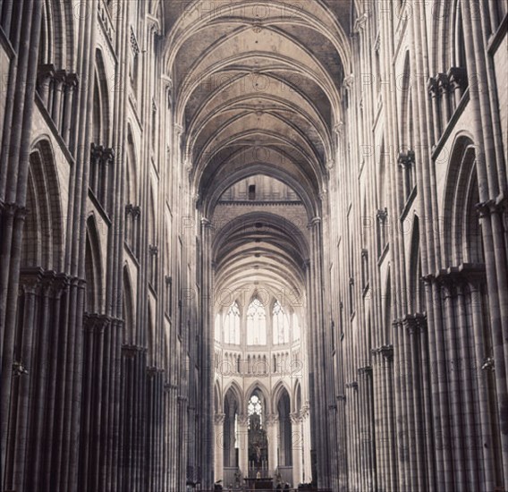 INTERIOR HACIA EL ALTAR
RUAN, CATEDRAL DE NOTRE DAME
FRANCIA