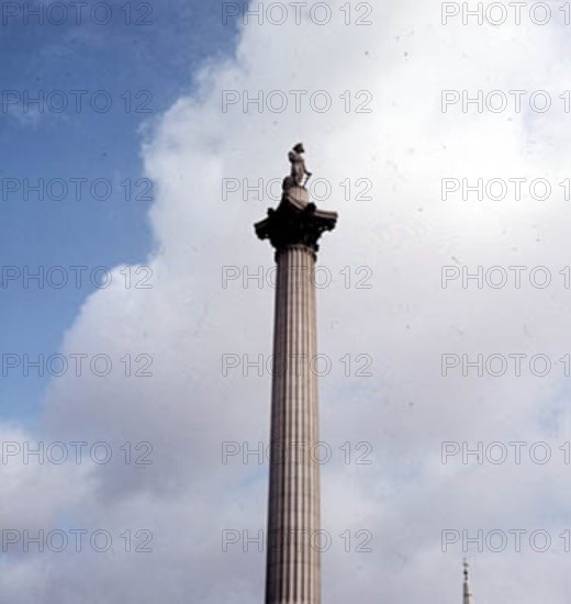 MONUMENTO A NELSON
LONDRES, EXTERIOR
INGLATERRA