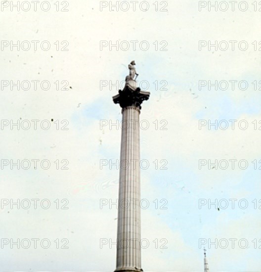 MONUMENTO A NELSON
LONDRES, EXTERIOR
INGLATERRA