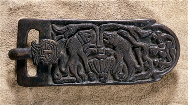 BROCHE VISIGODO S VI-VII-RELIEVE DE ANIMALES ENFRENTADOS
MADRID, MUSEO ARQUEOLOGICO NACIONAL
MADRID