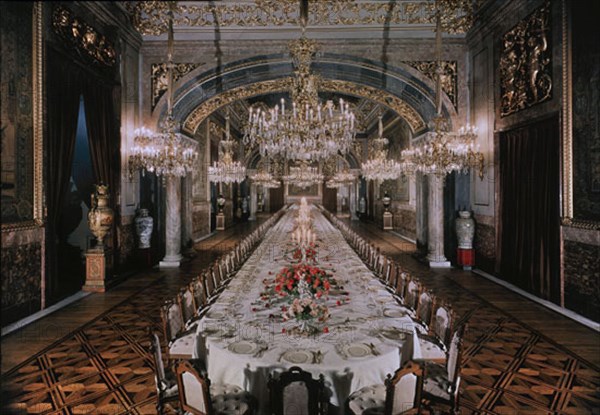 COMEDOR DE GALA PREPARADO PARA BANQUETE
MADRID, PALACIO REAL-INTERIOR
MADRID
This image is not downloadable. Contact us for the high res.
