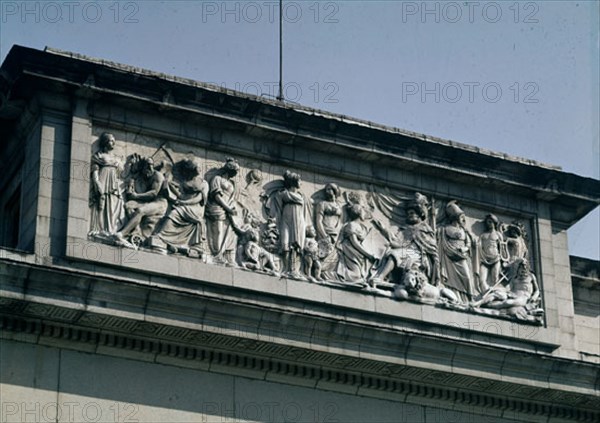 Barba, Velázquez gate - Frieze : allegory Fernand VII sciences protector