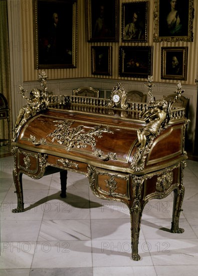 BUREAU A CILINDRE-MESA ESCRITORIO DE MARIA LECZINSKA MUJER DE LUIS XV HACIA 1740
Madrid, musée Lazaro Galdiano