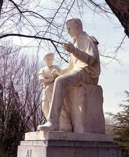 RIOS V
EXTERIOR - MONUMENTO AL MAESTRO
MADRID, PARQUE DEL OESTE
MADRID