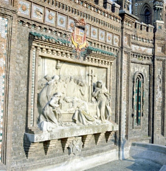 MARINAS ANICETO 1866/1953
BAJORRELIEVE DE LOS AMANTES EN LA ESCALINA
TERUEL, EXTERIOR
TERUEL