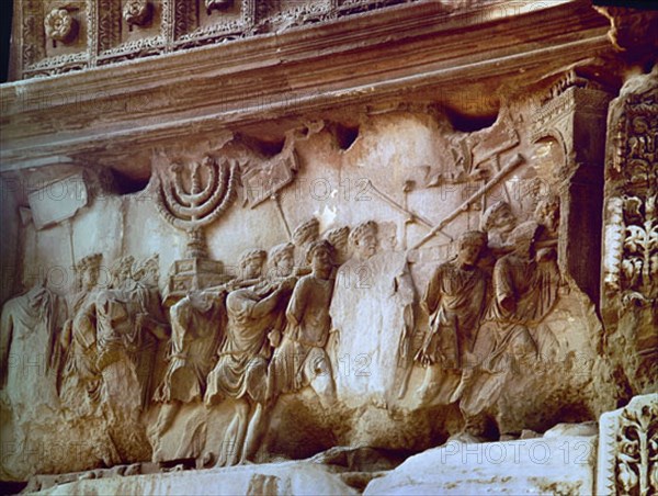 Détail de la conquête de Jérusalem en l'an 70 sur l'arc de Titus
