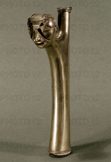 TESORO DE LOS QUIMBAYAS - VASIJA DE ORO CON FIGURA FEMENINA - COLOMBIA - 200-1000 DC
MADRID, MUSEO DE AMERICA
MADRID