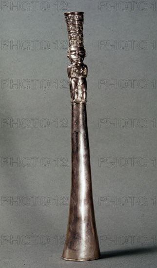 TESORO DE LOS QUIMBAYAS - TROMPETA DE ORO CON FIGURA MASCULINA - COLOMBIA - 200-1000 DC
MADRID, MUSEO DE AMERICA
MADRID