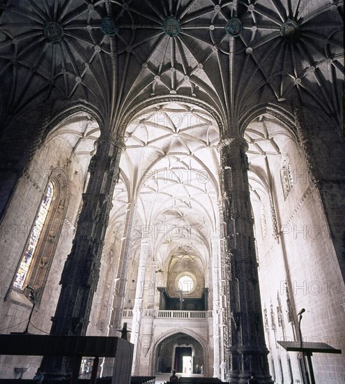 INTERIOR DE LAS NAVES
BELEM, MONASTERIO JERONIMOS
PORTUGAL