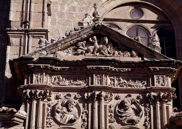 SANTI ESPIRITU-PORTADA-DET SUPERIOR CON TIMPANO DE SANTIAGO
SALAMANCA, IGLESIA DE SANCTI SPIRITUS
SALAMANCA
This image is not downloadable. Contact us for the high res.