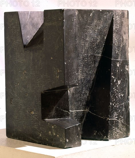 OTEIZA JORGE 1908/2003
ESCULTURA NEGRA 1958. MARMOL NEGRO 41 CMS ALTURA. ESCULTURA CONTEMPORANEA
CUENCA, MUSEO DE ARTE ABSTRACTO
CUENCA