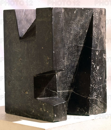 OTEIZA JORGE 1908/2003
ESCULTURA NEGRA 1958. MARMOL NEGRO 41 CMS ALTURA. ESCULTURA CONTEMPORANEA
CUENCA, MUSEO DE ARTE ABSTRACTO
CUENCA