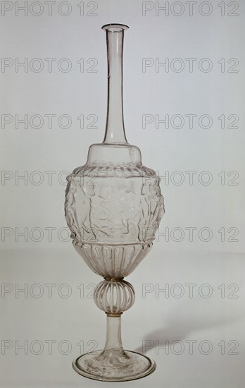 BOTELLA DE VIDRIO INCOLORA-SOPLADO Y MOLDEADO CON ADORNOS-S XVI/XVII-ESTILO VENECIANO-COL PLANDIURA
BARCELONA, MUSEO DEL VIDRIO
BARCELONA