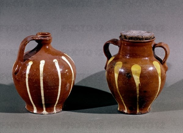 TARRO DE MIEL Y CANTARILLO DE AGUARDIENTE VIDRIADOS - ARTE POPULAR
MADRID, MUSEO PUEBLO ESPANOL
MADRID