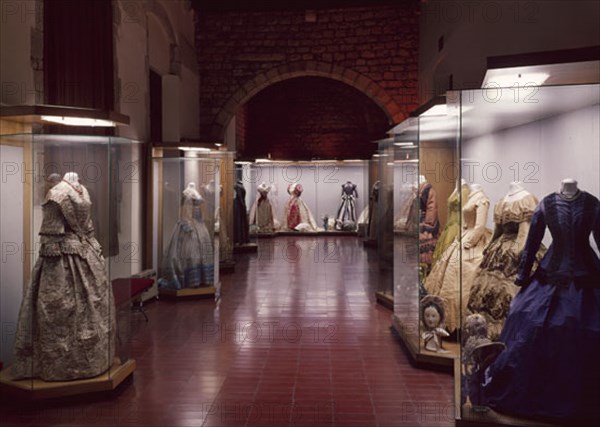 SALA ROMANTICA-TRAJES DE EPOCA
BARCELONA, MUSEO INDUMENTARIA
BARCELONA