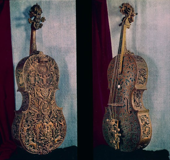 GALI D
VIOLIN 1687
MODENA, B ESTENSE
ITALIA

This image is not downloadable. Contact us for the high res.