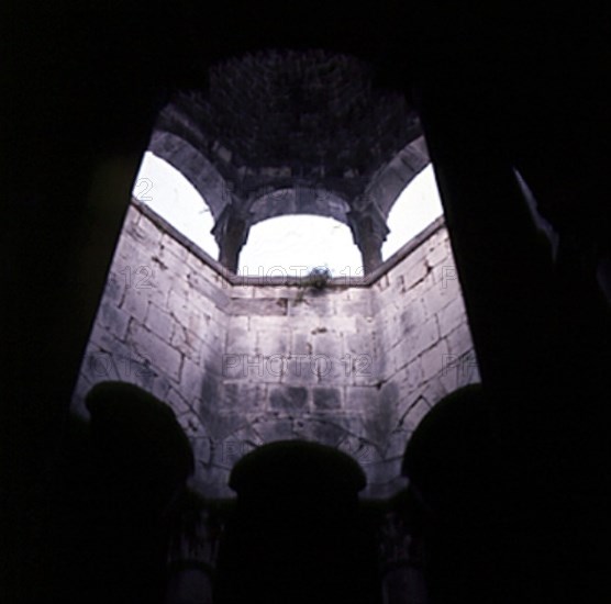 INTERIOR-BOVEDA CUPULIFORME SOBRE LA PISCINA CENTRAL
GERONA, BAÑOS ARABES
GERONA