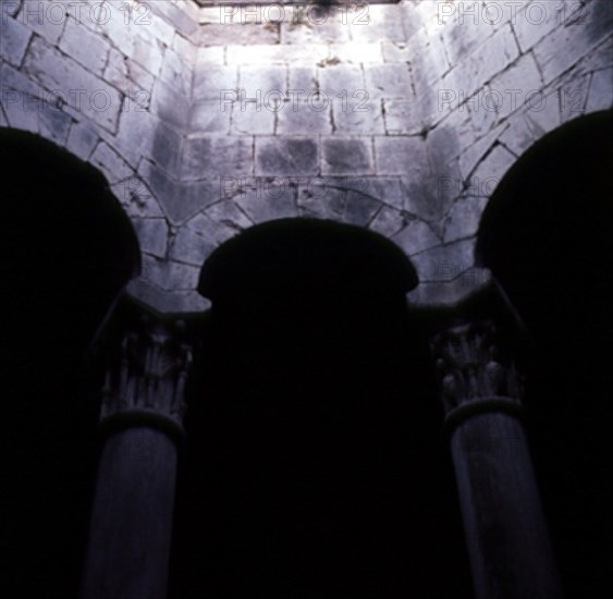 INTERIOR-DETALLE DE LA BOVEDA CUPULIFORME SOBRE LA PISCINA CENTRAL
GERONA, BAÑOS ARABES
GERONA