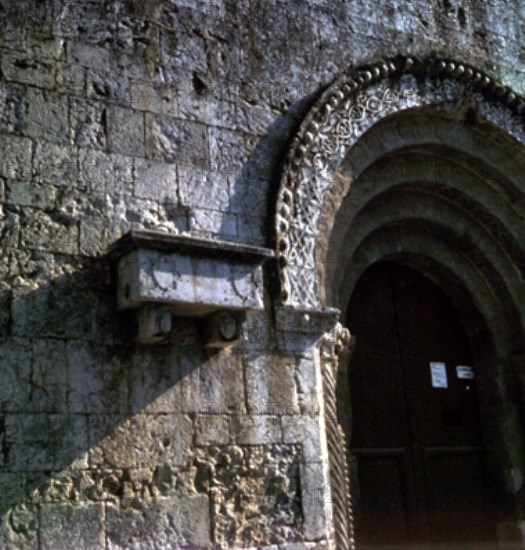 EXTEIROR-PORTADA-DET ARQUIVOLTAS CON DECORACION VEGETAL-ROMANICO GERUNDENSE
GERONA, MONASTERIO SAN PEDRO GALLIGANS
GERONA