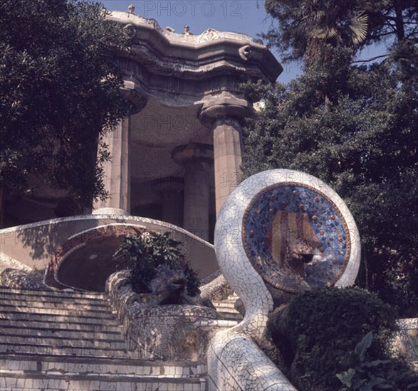 GAUDI ANTONI 1852-1926
ESCALERAS
BARCELONA, PARQUE GÜELL
BARCELONA