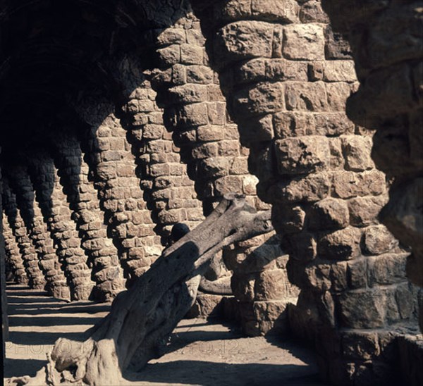 GAUDI ANTONI 1852-1926
PASADIZO
BARCELONA, PARQUE GÜELL
BARCELONA