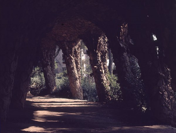 GAUDI ANTONI 1852-1926
PASADIZO
BARCELONA, PARQUE GÜELL
BARCELONA