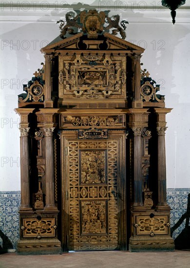 PUERTA DE TARACEA ALEMANA EN EL SALON DEL TRONO- 1567-DECORACION GEOMETRICA Y FLORAL
SAN LORENZO DEL ESCORIAL, MONASTERIO-INTERIOR
MADRID