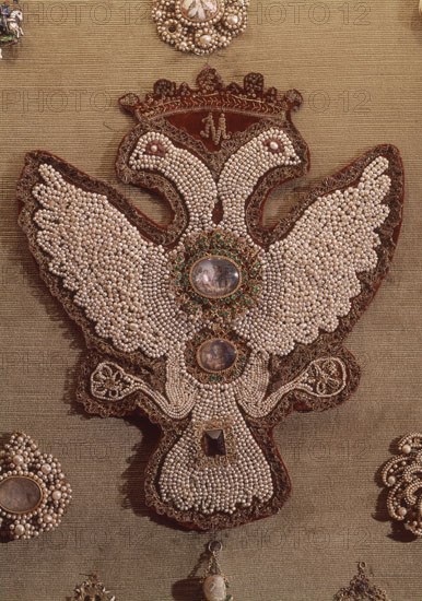 ESCUDO BORDADO CON PERLAS, ESMERALDAS Y ESMALTES
MADRID, MUSEO DE ARTES DECORATIVAS
MADRID
This image is not downloadable. Contact us for the high res.