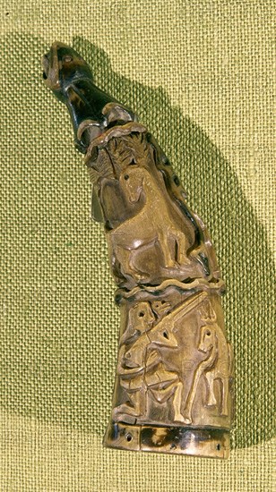 CUERNO DE CAZA CON RELIEVES DE CAZADOR Y ANIMALES
MADRID, MUSEO PUEBLO ESPANOL
MADRID