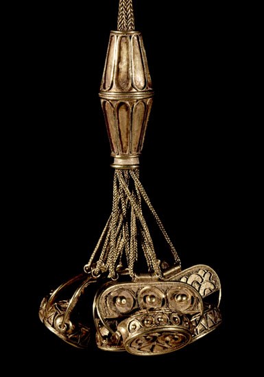TESORO DEL CARAMBOLO-JOYA IBERICA EN ORO S VI AC - ARTE TARTESICO
SEVILLA, MUSEO ARQUEOLOGICO
SEVILLA