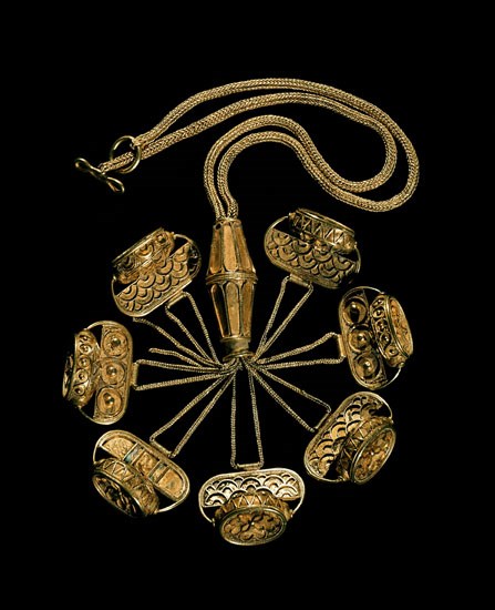 TESORO DEL CARAMBOLO-COLLAR IBERICO EN ORO S VI AC - ARTE TARTESICO
SEVILLA, MUSEO ARQUEOLOGICO
SEVILLA