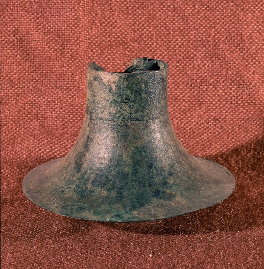 BASE METALICA DE ALGUN OBJETO PRIMITIVO
SEVILLA, MUSEO ARQUEOLOGICO
SEVILLA
This image is not downloadable. Contact us for the high res.