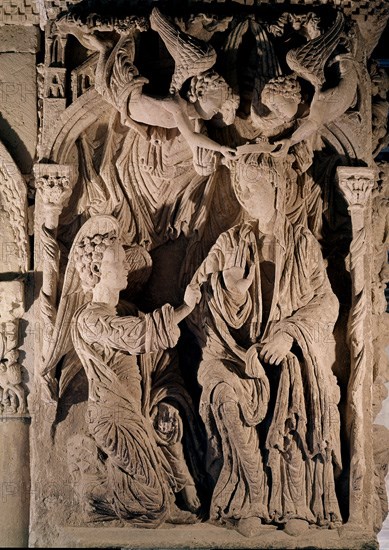 CLAUSTRO-RELIEVE DE LA CORONACION DE LA VIRGEN EN LOS MACHONES ANGULARES DEL CLAUSTRO- S XII
SANTO DOMINGO DE SILOS, MONASTERIO
BURGOS