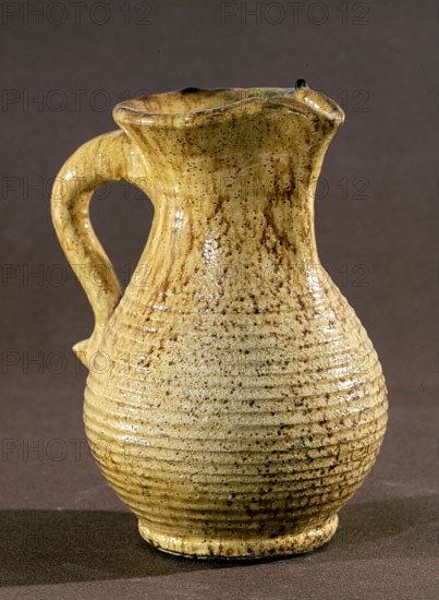 JARRA PARA AGUA VIDRIADA EN AMARILLO-CERAMICA DE COIN (MALAGA)