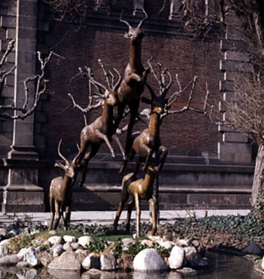 ESCULTURA-CIERVOS
BARCELONA, ZOO
BARCELONA