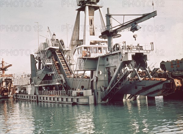 ASTILLEROS - DRAGA EN EL MUELLE DE ARMAMENTO
CADIZ, EXTERIOR
CADIZ
This image is not downloadable. Contact us for the high res.