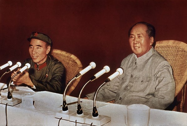 Lin Piao et Mao Zedong lors d'une conférence