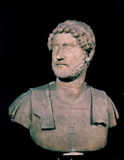 *ADRIANO-EMPERADOR ROMANO 117-138 D C -REFORMADOR POLITICO Y SOCIAL
ROMA, MUSEO CAPITOLINO
ITALIA
This image is not downloadable. Contact us for the high res.