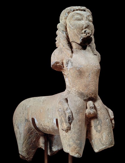 *CENTAURO EN TOBA VOLCANICA DE DECORAC DE TUMBA DE VULCI- 590-80 AC
ROMA, MUSEO VILLA JULIA
ITALIA
