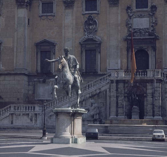 ESTATUA ECUESTRE DE MARCO AURELIO ANTONINO EMPERADOR -
ROMA, EXTERIOR
ITALIA
This image is not downloadable. Contact us for the high res.